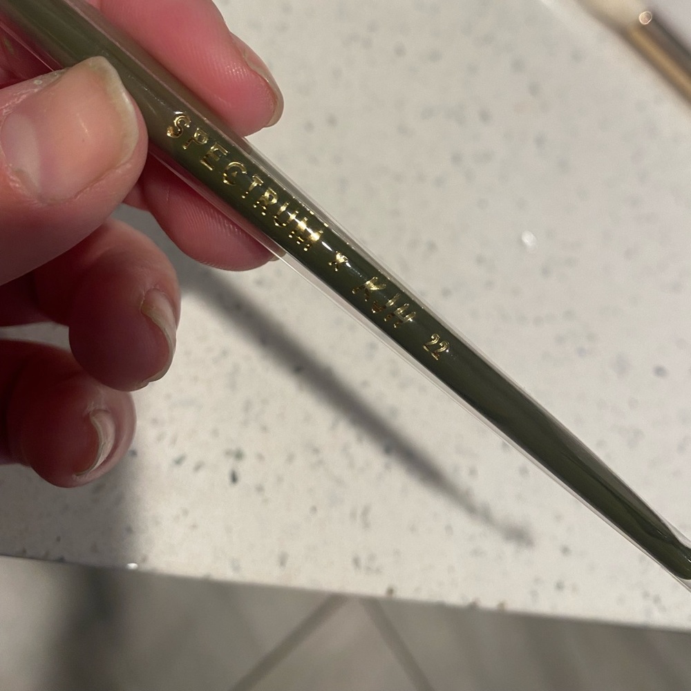 Spectrum brushes